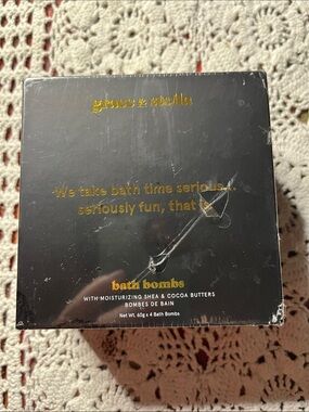 grace & stella Black and Gold Bath Bomb Gift Set 4 bombs rose vanilla coconut ..